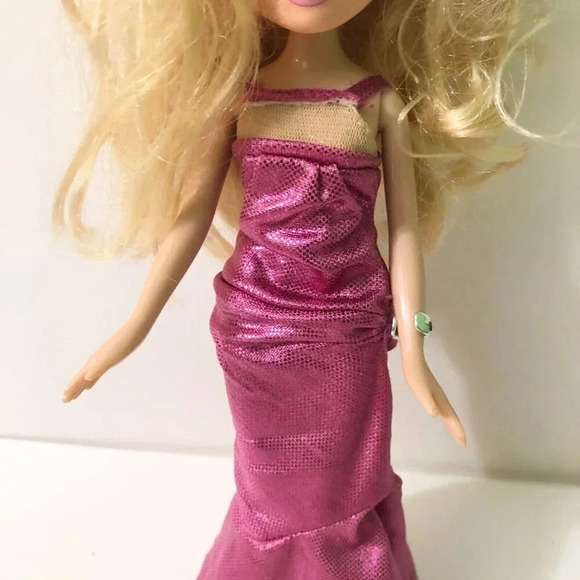 MGA Bratz Cloe Fashion Show Evening Wear  Doll Flaws TLC - Picture 3 of 16